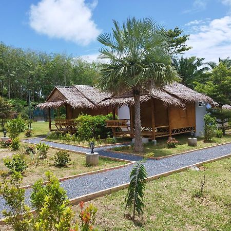 Palm Garden Bungalows Koh Lanta Exterior photo